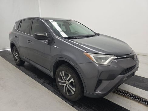 Used 2018 Toyota RAV4 LE FWD image 3