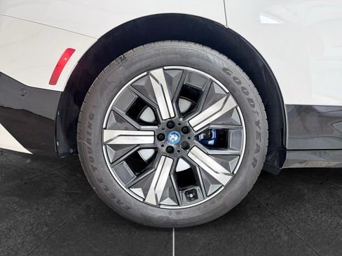 Used 2025 BMW iX xDrive50 w/ Sport Package AWD/4WD image 33