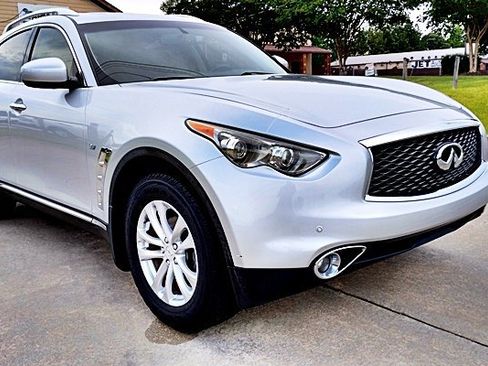Used 2017 INFINITI QX70 2WD w/ Premium Package image 11