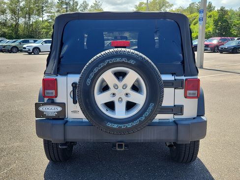 Used 2012 Jeep Wrangler Sport image 4