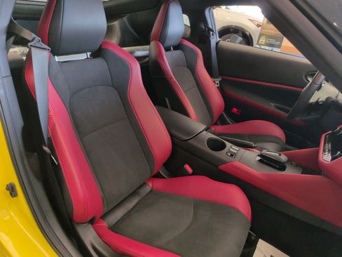 Used 2024 Nissan Z Performance w/ Floor Mat Package RWD image 14