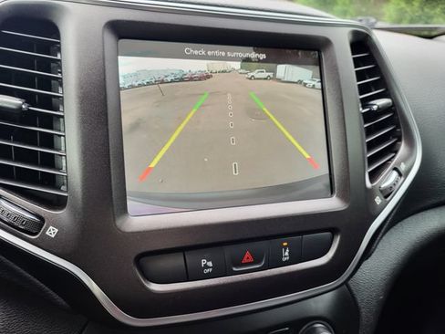 Used 2021 Jeep Cherokee Trailhawk w/ Trailer Tow Group AWD/4WD image 17