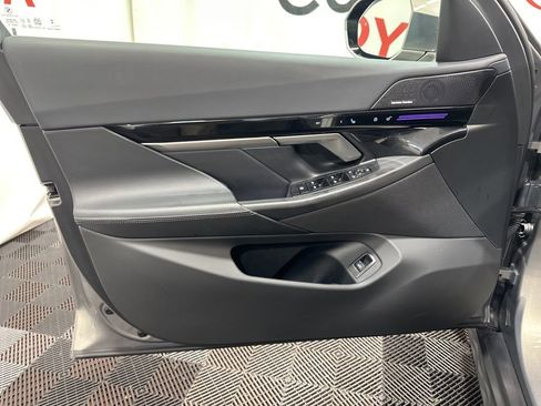 Used 2024 BMW 530i xDrive w/ Premium Package image 23