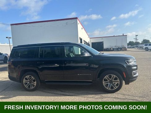 Used 2024 Jeep Wagoneer Series II w/ Flexible Seating Group RWD image 2