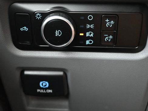 Used 2023 Ford F150 XLT image 12