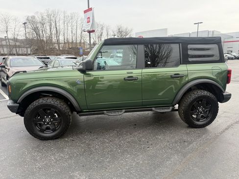 Used 2022 Ford Bronco Black Diamond image 3