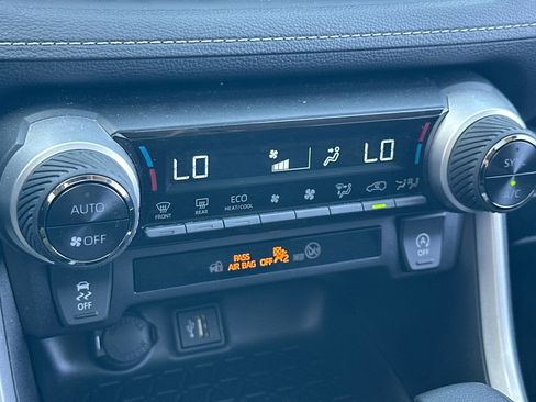 Used 2025 Toyota RAV4 XLE image 20