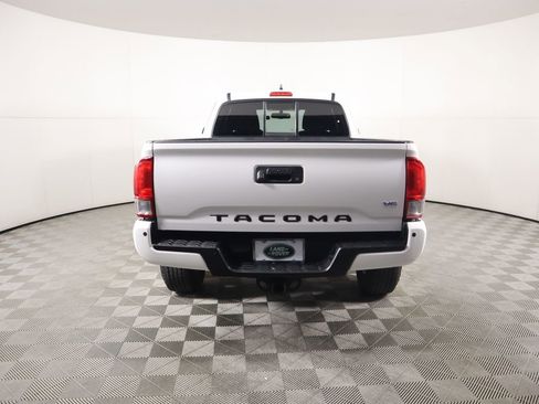 Used 2017 Toyota Tacoma TRD Off-Road image 6