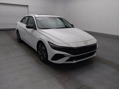 Used 2025 Hyundai Elantra Limited FWD image 13