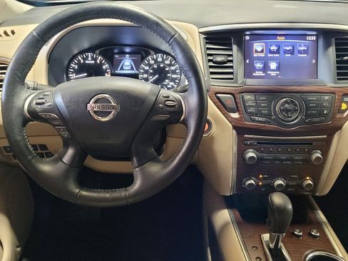 Used 2018 Nissan Pathfinder Platinum w/ Cargo Package FWD image 22