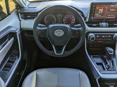 Used 2019 Toyota RAV4 XLE Premium image 19