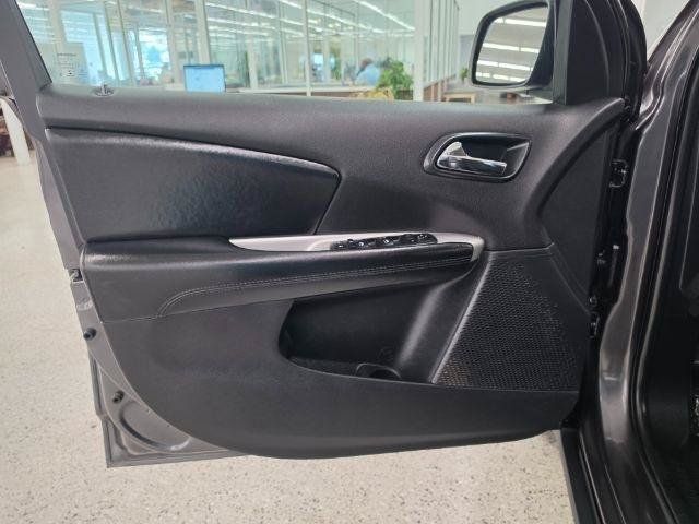 Used 2020 Dodge Journey SE FWD image 32