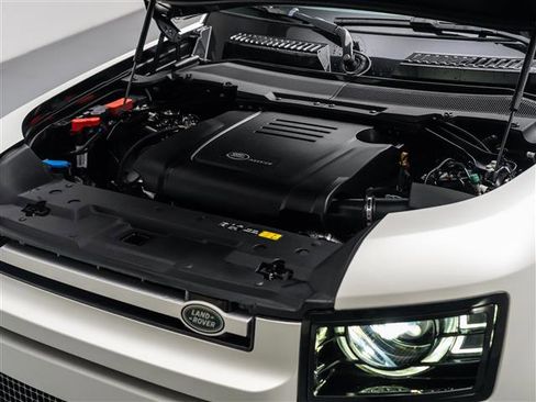 New 2024 Land Rover Defender 110 S image 10