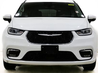 Used 2023 Chrysler Pacifica Touring-L