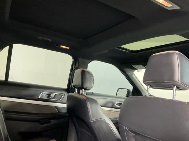 Used 2017 Ford Explorer XLT w/ Equipment Group 202A AWD/4WD image 22