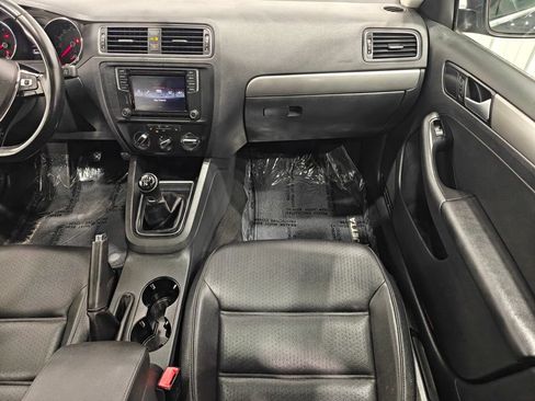 Used 2017 Volkswagen Jetta SE FWD image 21