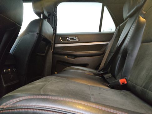 Used 2019 Ford Explorer XLT w/ Equipment Group 202A FWD image 18