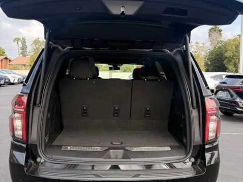Used 2022 Chevrolet Tahoe Z71 w/ Luxury Package AWD/4WD image 8