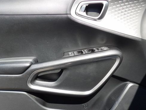 Used 2023 Kia Soul S FWD image 11