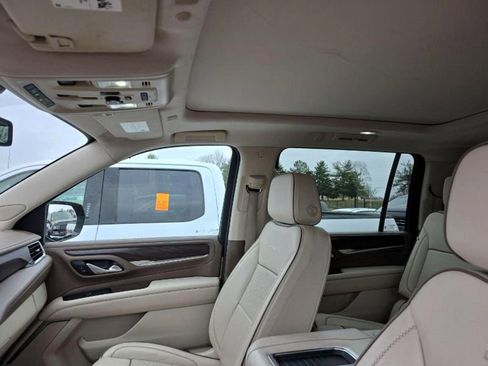 Used 2022 GMC Yukon XL Denali image 6