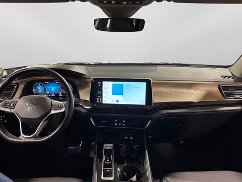 Used 2025 Volkswagen Atlas SE image 21