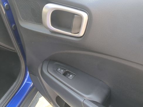 Used 2025 Hyundai Venue SEL FWD image 34