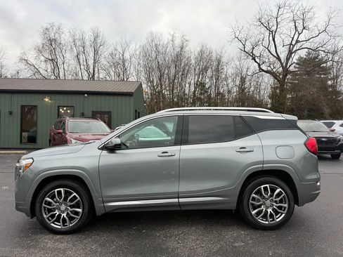 Used 2023 GMC Terrain Denali image 3