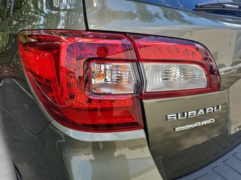 Used 2019 Subaru Outback 3.6R Touring AWD/4WD image 18