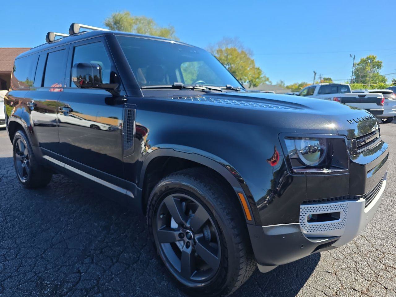 Used 2023 Land Rover Defender 130 SE AWD/4WD image 18
