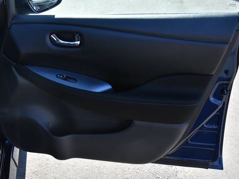 Used 2025 Nissan Leaf S FWD image 40
