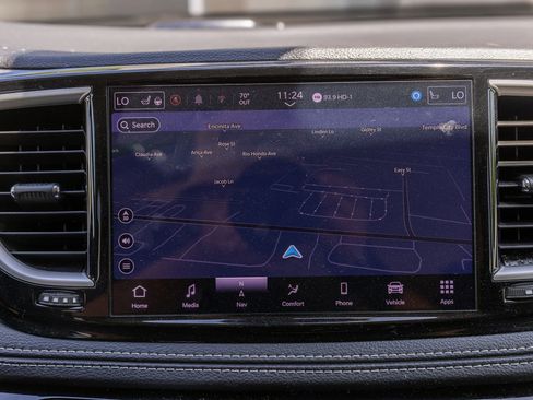 Used 2024 Chrysler Pacifica Limited FWD image 22