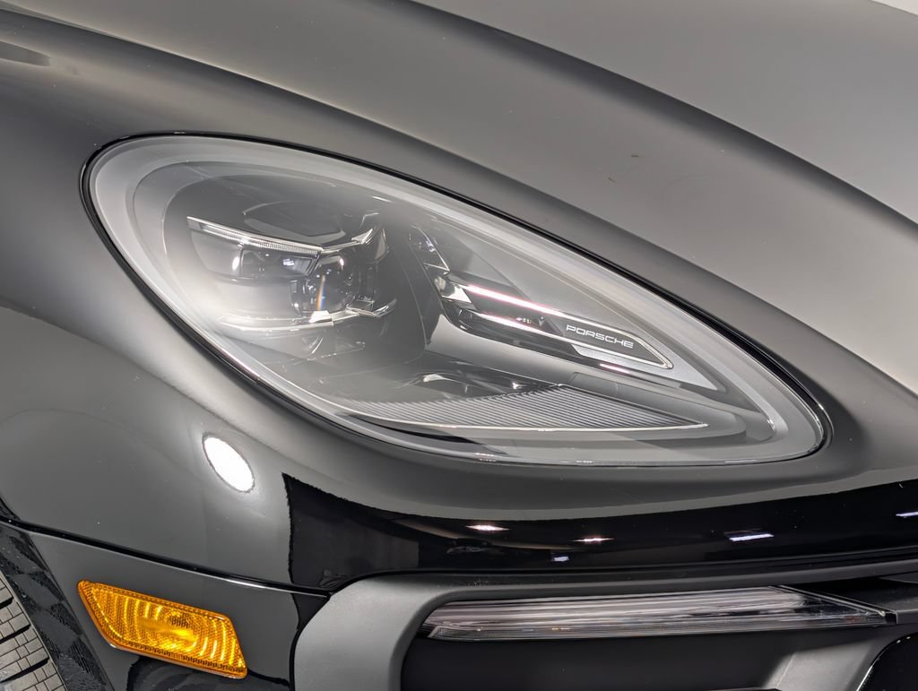 Certified 2026 Porsche Macan AWD/4WD image 15