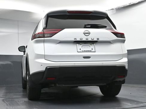 Used 2025 Nissan Rogue S image 24