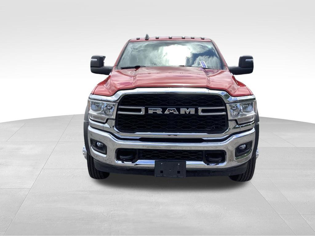 Used 2024 RAM 5500 Tradesman w/ Chrome Appearance Group AWD/4WD image 9