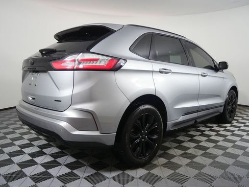 Used 2023 Ford Edge SE w/ Black Appearance Package image 3