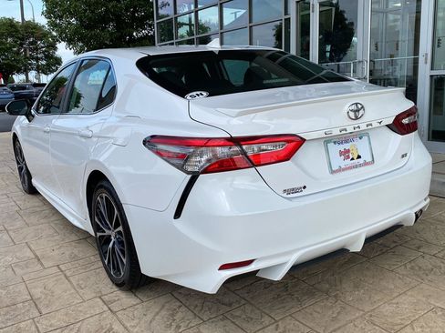 Used 2019 Toyota Camry SE w/ Convenience Package FWD image 5