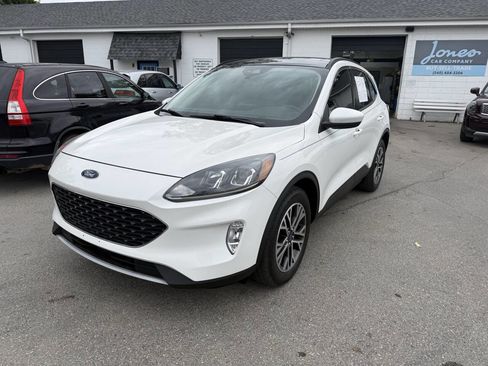 Used 2020 Ford Escape SEL image 2
