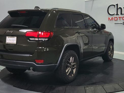 Used 2017 Jeep Grand Cherokee Laredo AWD/4WD image 11