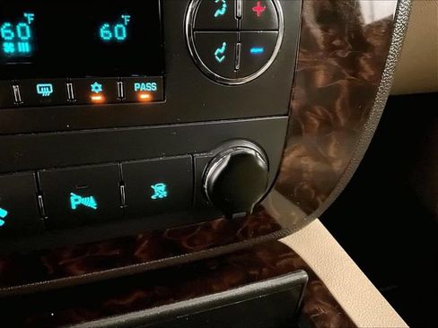 Used 2011 GMC Yukon XL Denali AWD/4WD image 32