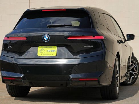 Used 2022 BMW iX xDrive50 w/ Sport Package AWD/4WD image 5