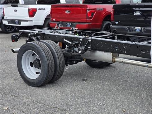 New 2026 Ford F450 XL w/ XL Chrome Package image 5