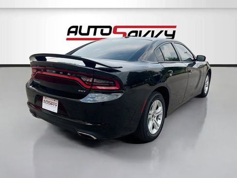 Used 2018 Dodge Charger SXT RWD image 7