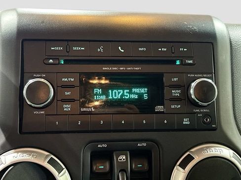 Used 2013 Jeep Wrangler Unlimited Sahara w/ Connectivity Group AWD/4WD image 13