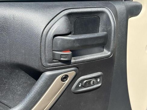 Used 2016 Jeep Wrangler Unlimited Sahara AWD/4WD image 11