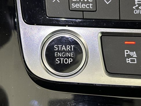 Certified 2025 Audi Q7 2.0T Premium Plus image 29