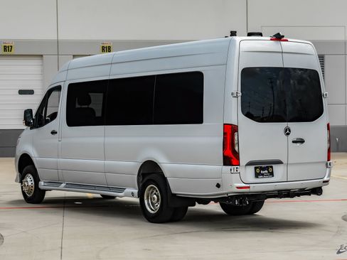 Used 2023 Mercedes-Benz Sprinter 3500 image 10
