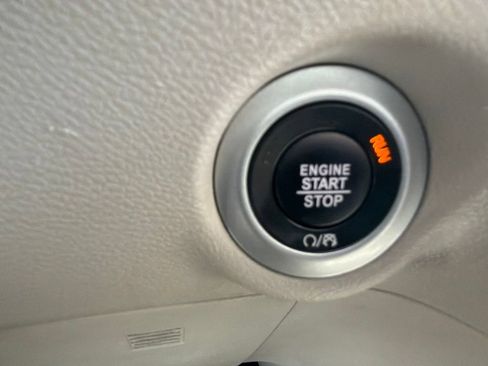 Used 2024 Chrysler Pacifica Touring-L FWD image 26