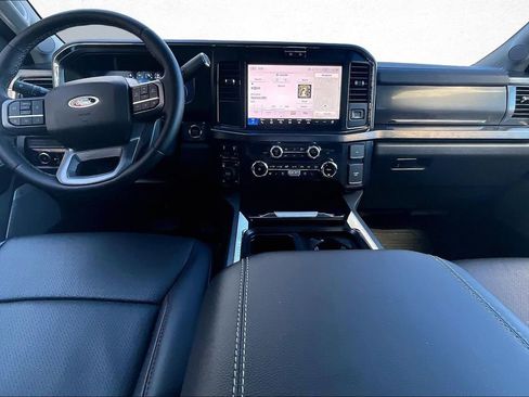 Used 2025 Ford F250 Lariat w/ Black Appearance Package image 9