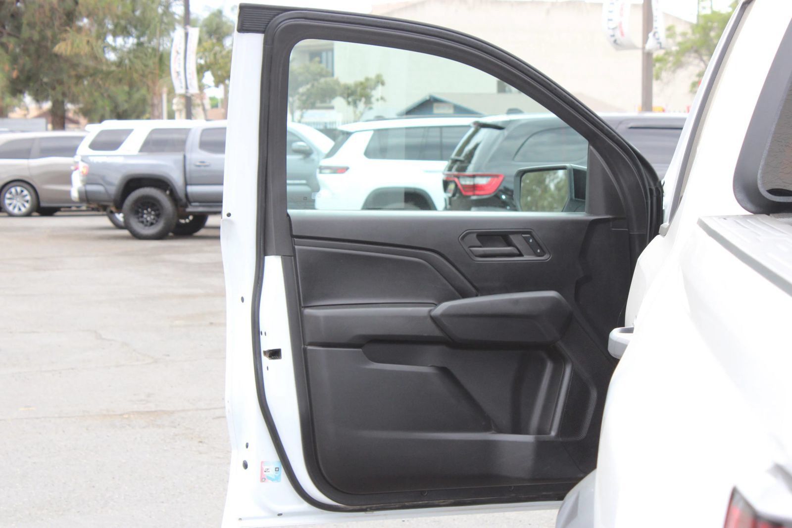 Used 2024 Chevrolet Colorado Trail Boss w/ Technology Package AWD/4WD image 5
