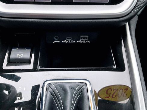 Used 2025 Subaru Outback Premium image 28